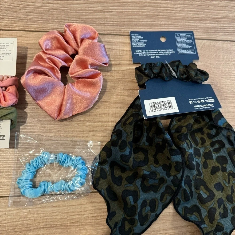 NWT Scunci Hair Accessories Scrunchie Bundle